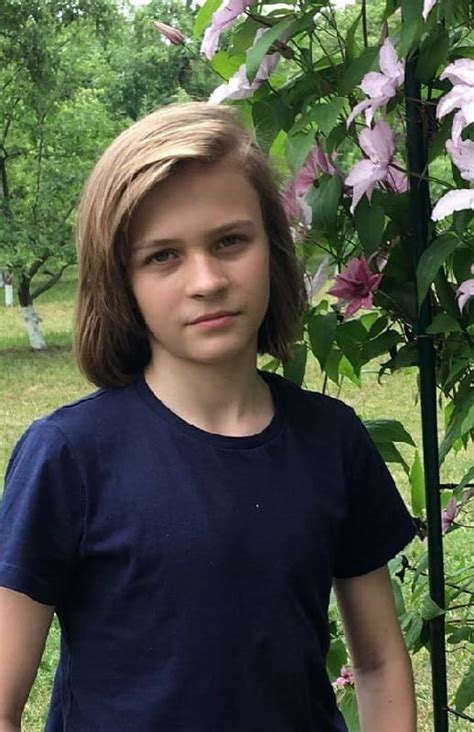 Best long hairstyles for boys. 22 Awesome Long Hairstyles for Boys (Trending in 2020)