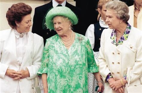 Queen elizabeth ii is the current monarch, having reigned for nearly seven decades. Queen Elizabeth II. - die kleine Frau mit den markanten ...