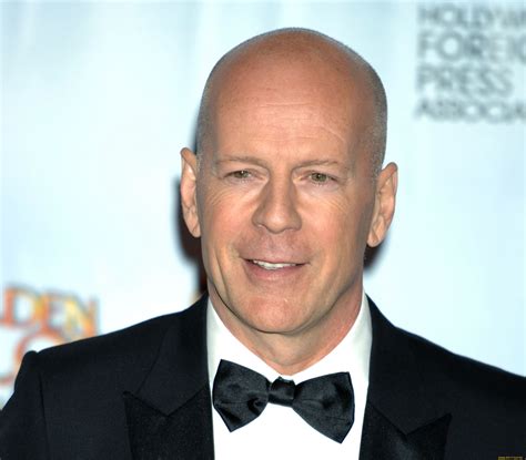 Bruce Willis At Award Images Wallpaper Hd Celebrities 4k Wallpapers