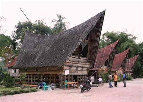 Rumah Adat Batak Filosofi Rumah Adat Sumatera Utara Batak Gambarnya Uniknya Ada