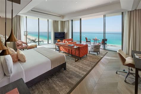 Free breakfast can be enjoyed at the following cheap hotels in dubai: Luxury Accommodations In Dubai | Mandarin Oriental Jumeira ...