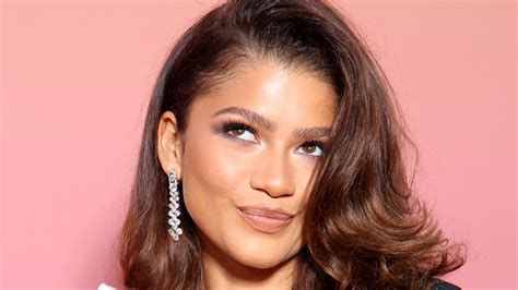 zendaya ditched her short bob for waist length waves and nature is healing now — see photos
