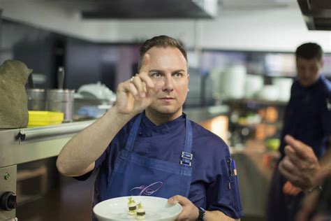 Raue took a head chef role in 1997, the first of three in as many years. El cocinero Michelín del peor gueto de Berlín - Guía Hedonista