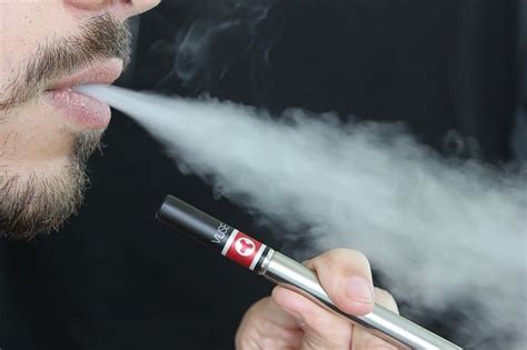 New Study Suggests E Cigarettes Are Helping More Smokers Quit