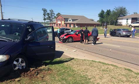 Three Vehicle Accident Shuts Down Division St Guthrie News Page