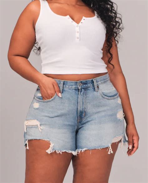 12 Best Denim Shorts For Women According To Your Body Type