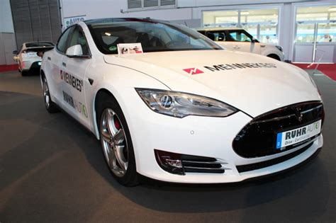Der Autopilot Des Elektroauto Tesla Model S In Aktion Video