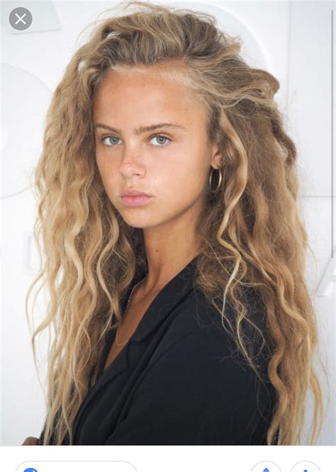 Curly Hair Model Blonde Curly Hair Brown Blonde Hair Curly Hair Styles Natural Hair Styles