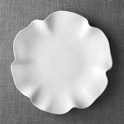 5 White Serving Platters To Spice Up Your Table This Holiday Season