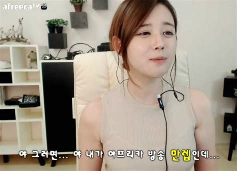 알려달라고하면 진심을 다해 열심히 알려주는 그녀 김이브 광고 및 편집 문의 evetn@naver.com 인스타그램 eve_sojin 분량. '아프리카' BJ 김이브, 별풍선 수입만 약 3억 원 | JTBC 뉴스
