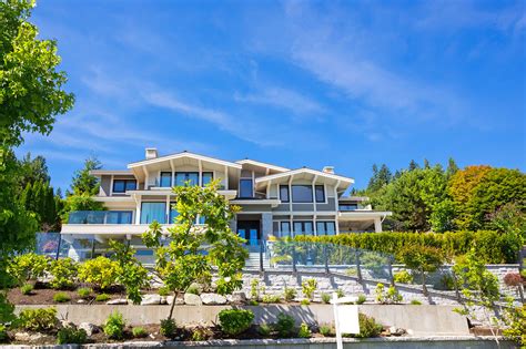 US luxury housing market hits sharpest skid on record: data