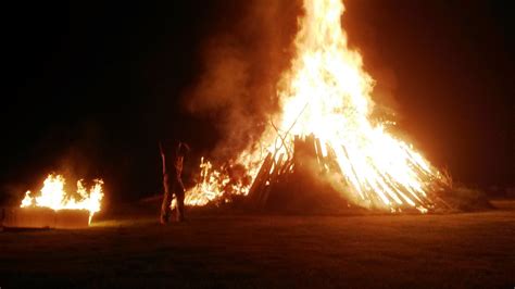 Huge Bonfire Night At Courtneys
