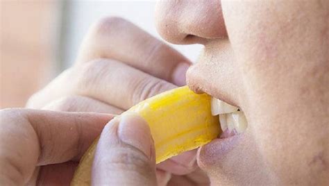 Tapi jika gigi sudah kuning, diperlukan pasta gigi khusus. Cara Memutihkan Gigi Alami Dan Efektif Murah Tanpa Biaya ...