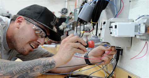 Electrical apprenticeship offers free education, good job opportunities
