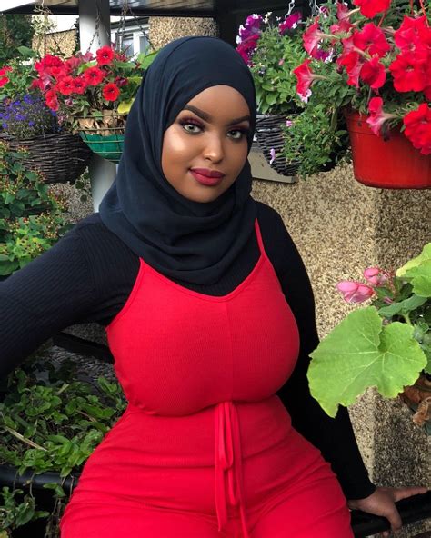 Pin By Luxyhijab On Red Hijab Muslim Women Fashion
