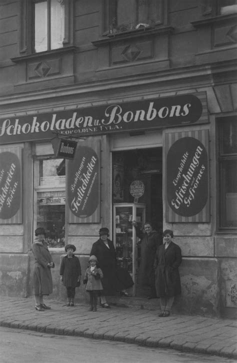 Süsswarengeschäft Um 1930 Vienna Austria Back In Time Old Pictures