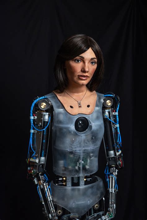 Primeira Artista Robô Humanoide Do Mundo Expõe Obras No Reino Unido