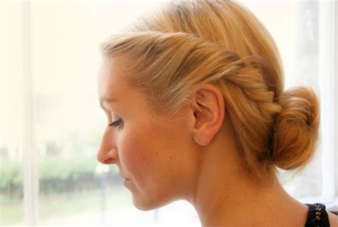 Chic 5 Minute Hairstyles For The Holidays Thegoodstuff