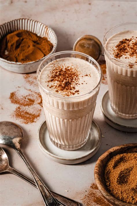 Creamy Cinnamon Roll Smoothie Kalejunkie