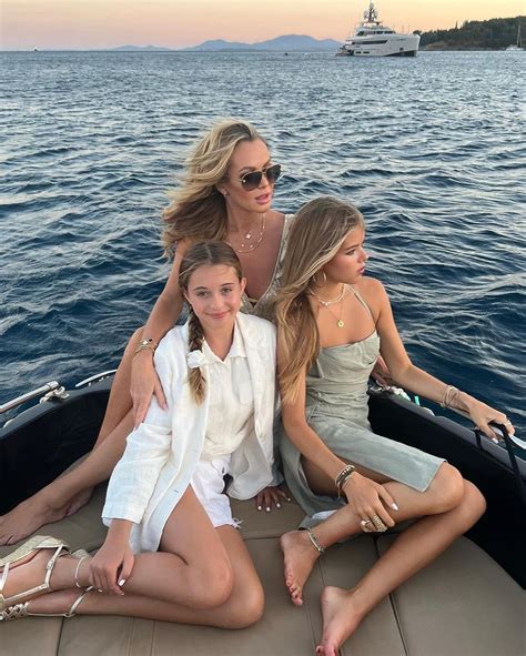 Amanda Holden Poses With Stunning Rarely Seen Sister And They Could