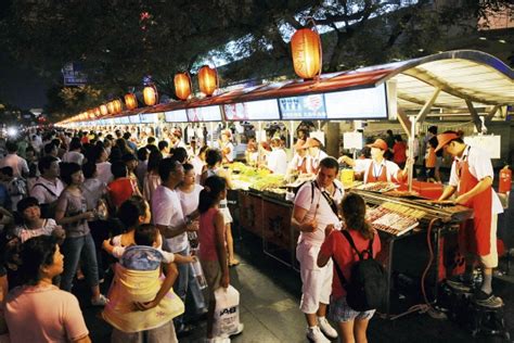 Beijings Oldest Night Market To Close Cn