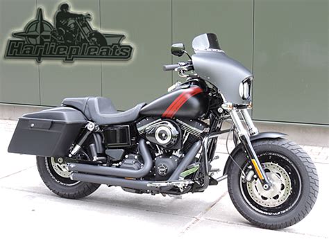 Black gel coat quick detachable batwing fairing with 6 x 9 speakers and stereo system. Batwing fairing dyna fat bob modellen memphis shades | 08 ...