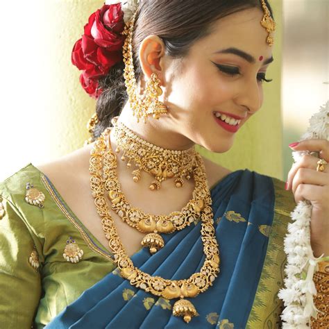 Malavika Bridal Set In 2020 South Indian Bridal Jewellery Indian Bridal Jewelry Sets Bridal