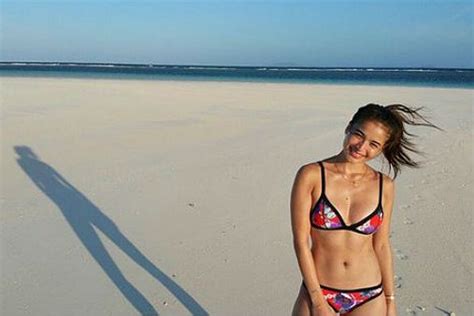 Look Bikini Clad Anne Curtis Heats Up Amanpulo Abs Cbn News