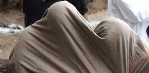 Seized (28_18) vs navi (de_overpass). Father, son held for blackmailing women, 3,000 GB videos ...