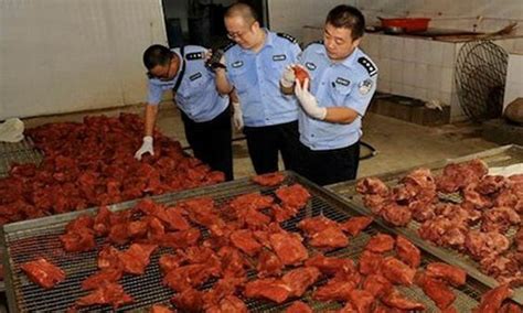 A rat's stomach can handle much more than a human's can, as rats are. China Market Scandal: China Sells Human Flesh As Beef ...