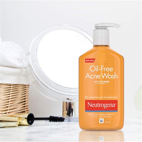 Neutrogena Oil Free Acne Fighting Face Wash Daily Cleanser With