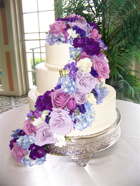 cascading flowers on your wedding cake floral wedding cakes wedding cakes cascading flowers