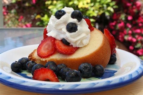 She served it plain with powdered sugar on top, with strawberries & homemade whipped cream. Paula Deen's Cream Cheese Pound Cake - Recipe Girl