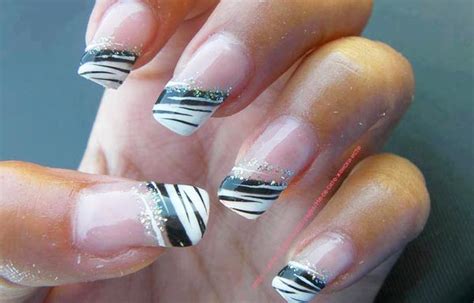 Una de sus ventajas es que lucen muy bien y puedes realizar cualquier diseño de uñas sobre ellas. Diseños de uñas bonitas - UñasDecoradas CLUB