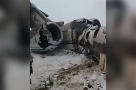 Várias pessoas estão tentando deixar o afeganistão após o talibã tomar a capital cabul e voltar ao poder após 20 anos. Avião que caiu no Afeganistão é do Exército dos EUA, diz ...