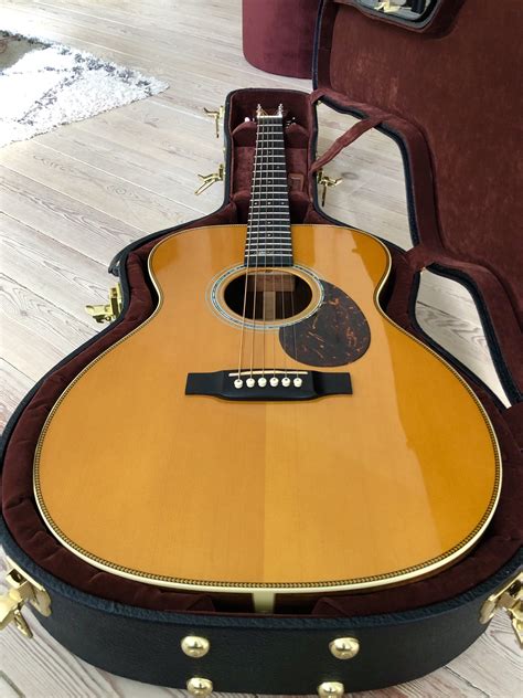 I told him that he couldn't hope to catch a big fish … a small rod like that, but he insisted … trying. Martin OMJM John Mayer Signature 2013 Guitar
