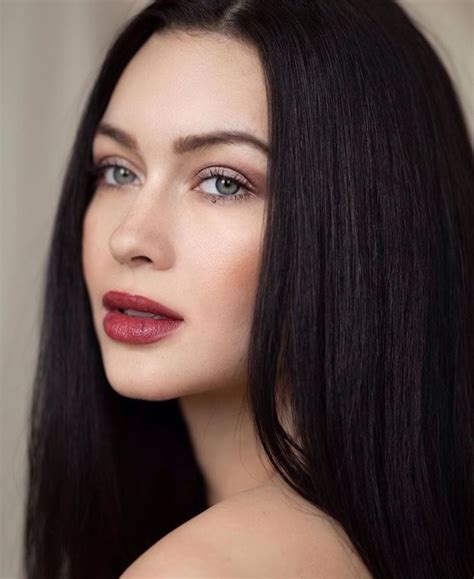 Pin By Morgan Pavao On Makeup Hair Pale Skin Fair Skin Makeup Pale Skin Dark Hair Makeup