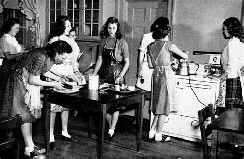 30 Fascinating Vintage Photographs Of Girls Home Economics Classes From