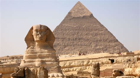 vistas de la esfinge y la gran pirámide de guiza pyramids egypt wonders of the world egypt