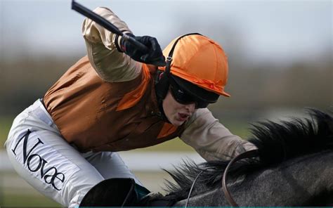 Lizzie Kelly First Female Jockey To Ride In The Gold Cup For 33 Years