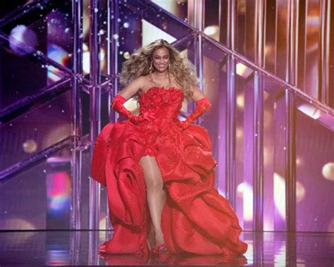 Tyra Banks Dress On ‘dancing With The Stars Wows In Red Gown