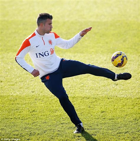 Robin Van Persie Out Of Holland S Clash With Mexico With An Injury But Manchester United Star