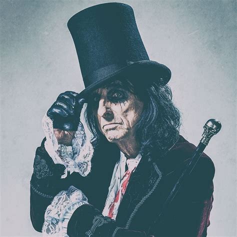 This friday, alice cooper is leaving a trail of breadcrumbs by releasing a tribute to some of the garage rock heroes from his hometown detroit. ALICE COOPER - fan filmed videos from recent Australia Tour in 2020 #alicecooper - KICK ASS Forever