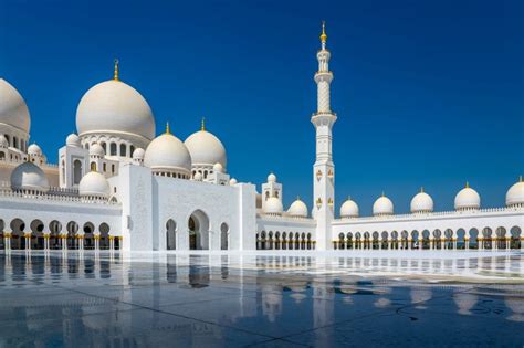 ائمة مسجد الشيخ زايد في رمضان 2021