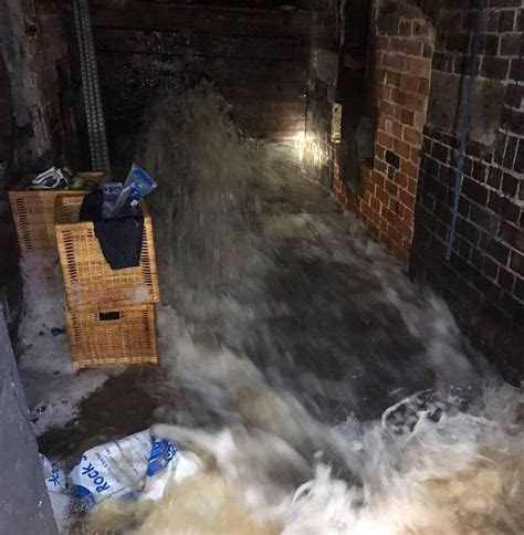 Shropshire Flooding Cars Under Water As River Severn Levels Peak In Shrewsbury Shropshire Star