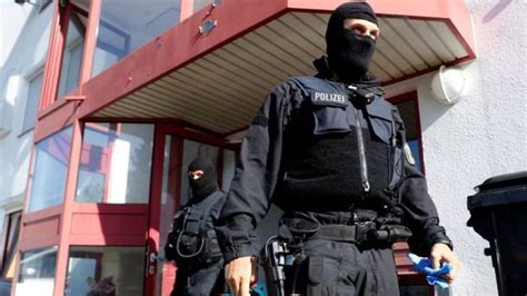 الشرطة الألمانية تشن أكبر حملة في تاريخها ضد شبكة دعارة قسرية Bbc News عربي