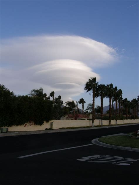 10 Amazing Rare Cloud Formations In Images Listverse Clouds