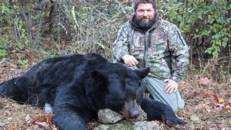 Lebanon Man Bags 662 Pound Bear