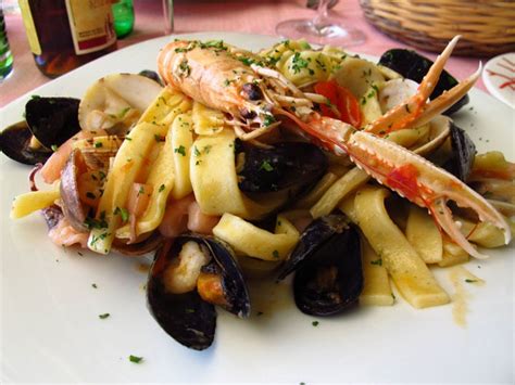 Certains ajouteront du poulpe, d'autres non.linguine, bucatini ou. Pâtes aux fruits de mer : linguine, spaghetti - Recette Italienne