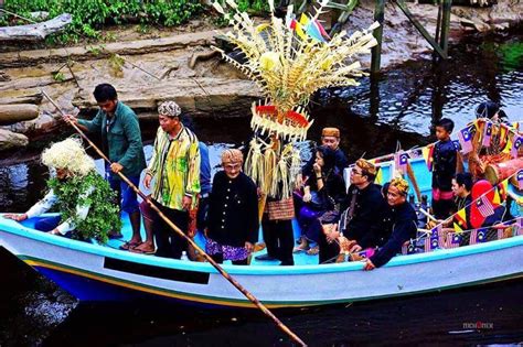 Nabi luth diminta mengajak kaum sodom meninggalkan. Latar Belakang Kaum Melanau Di Sarawak Yang Anda Perlu Tahu